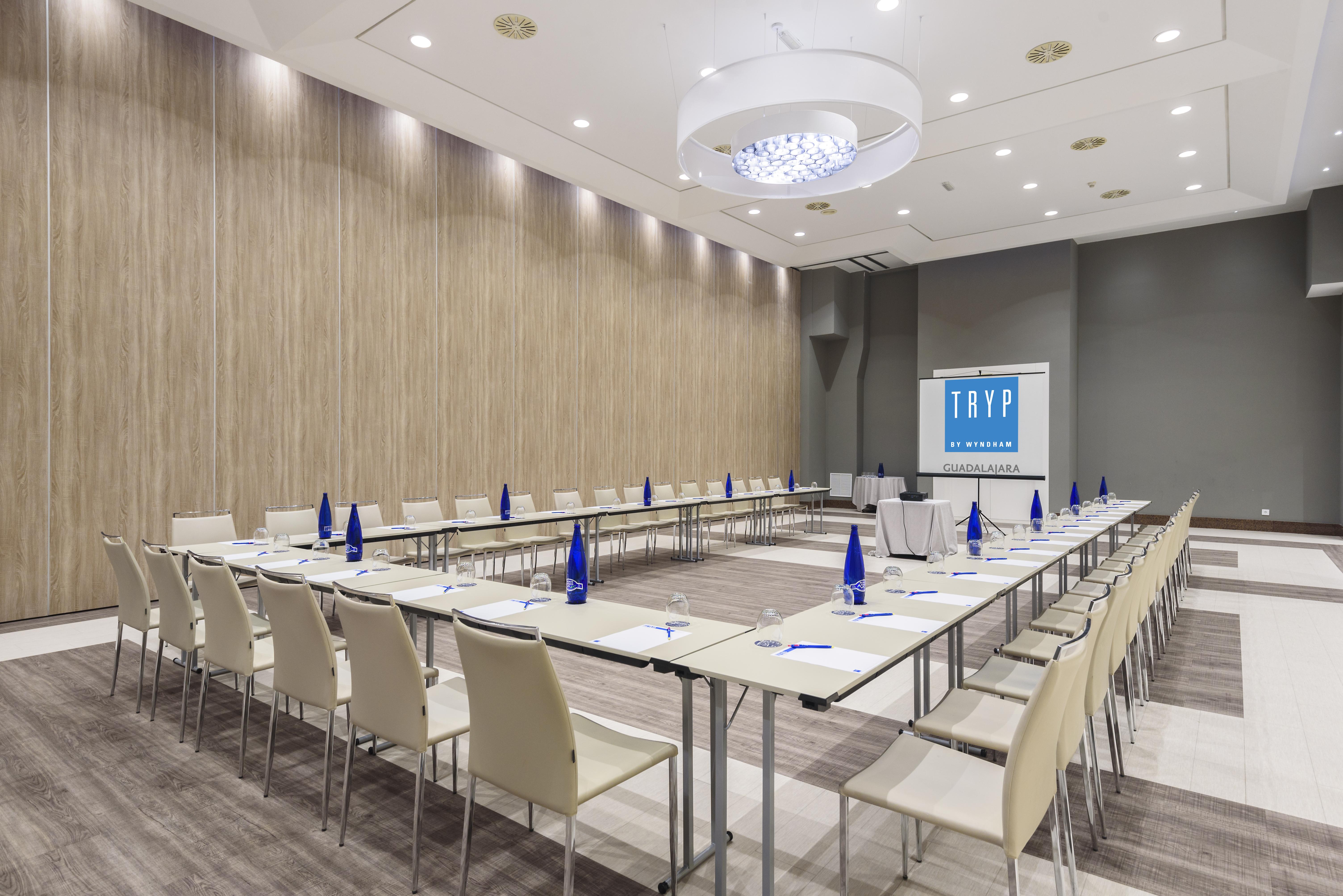 Hotel Guadalajara & Conference Center Affiliated By Melia Extérieur photo
