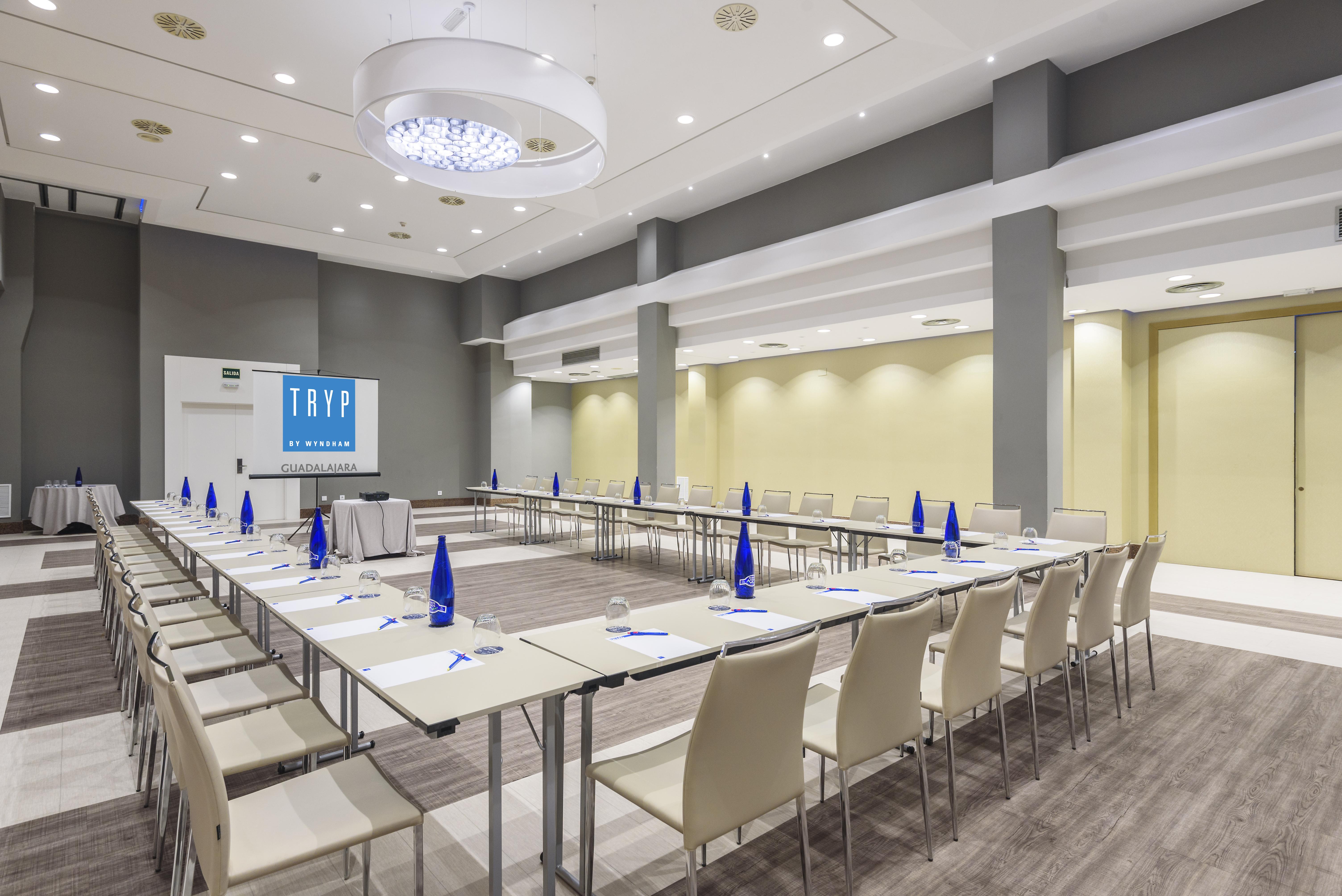 Hotel Guadalajara & Conference Center Affiliated By Melia Extérieur photo