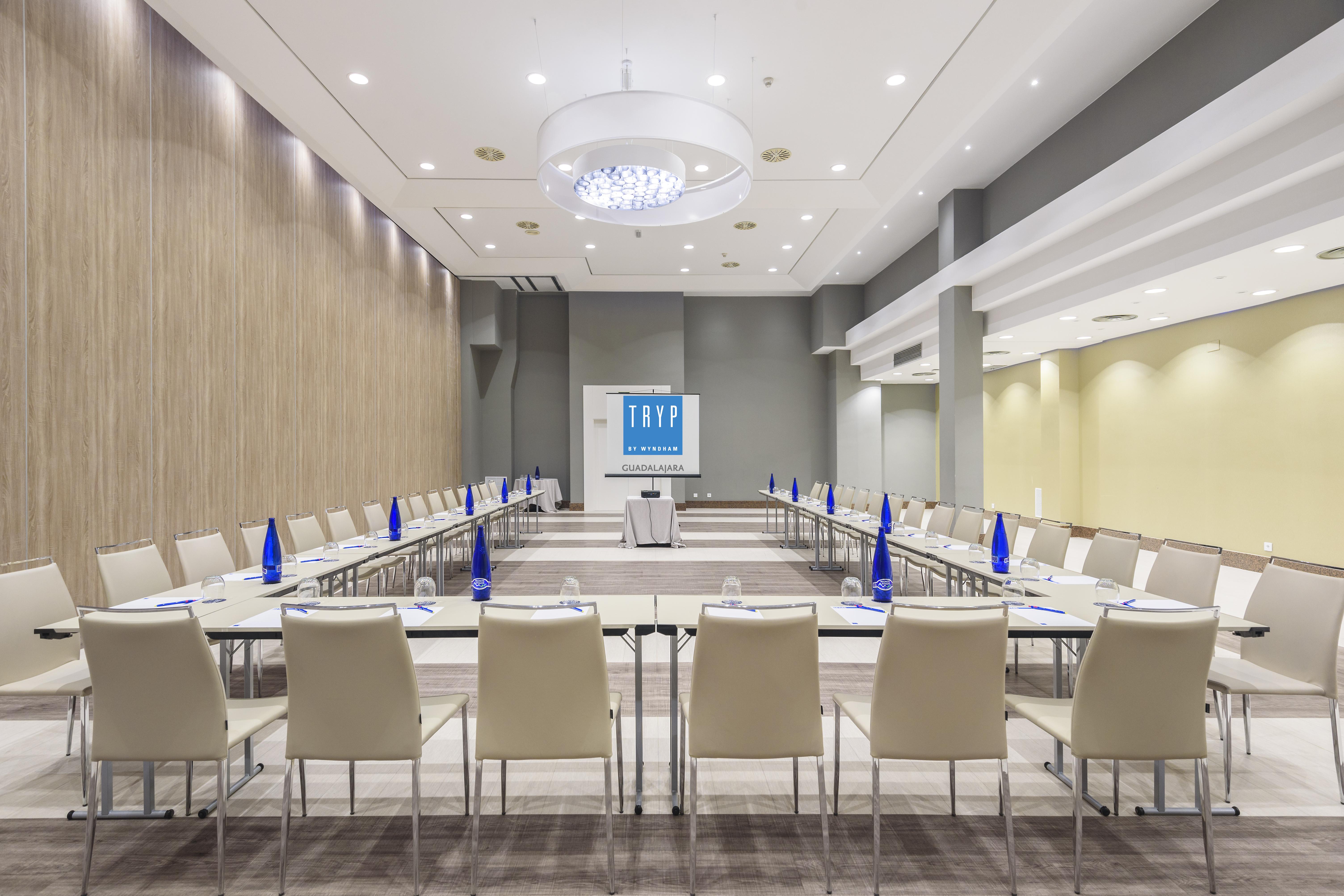 Hotel Guadalajara & Conference Center Affiliated By Melia Extérieur photo